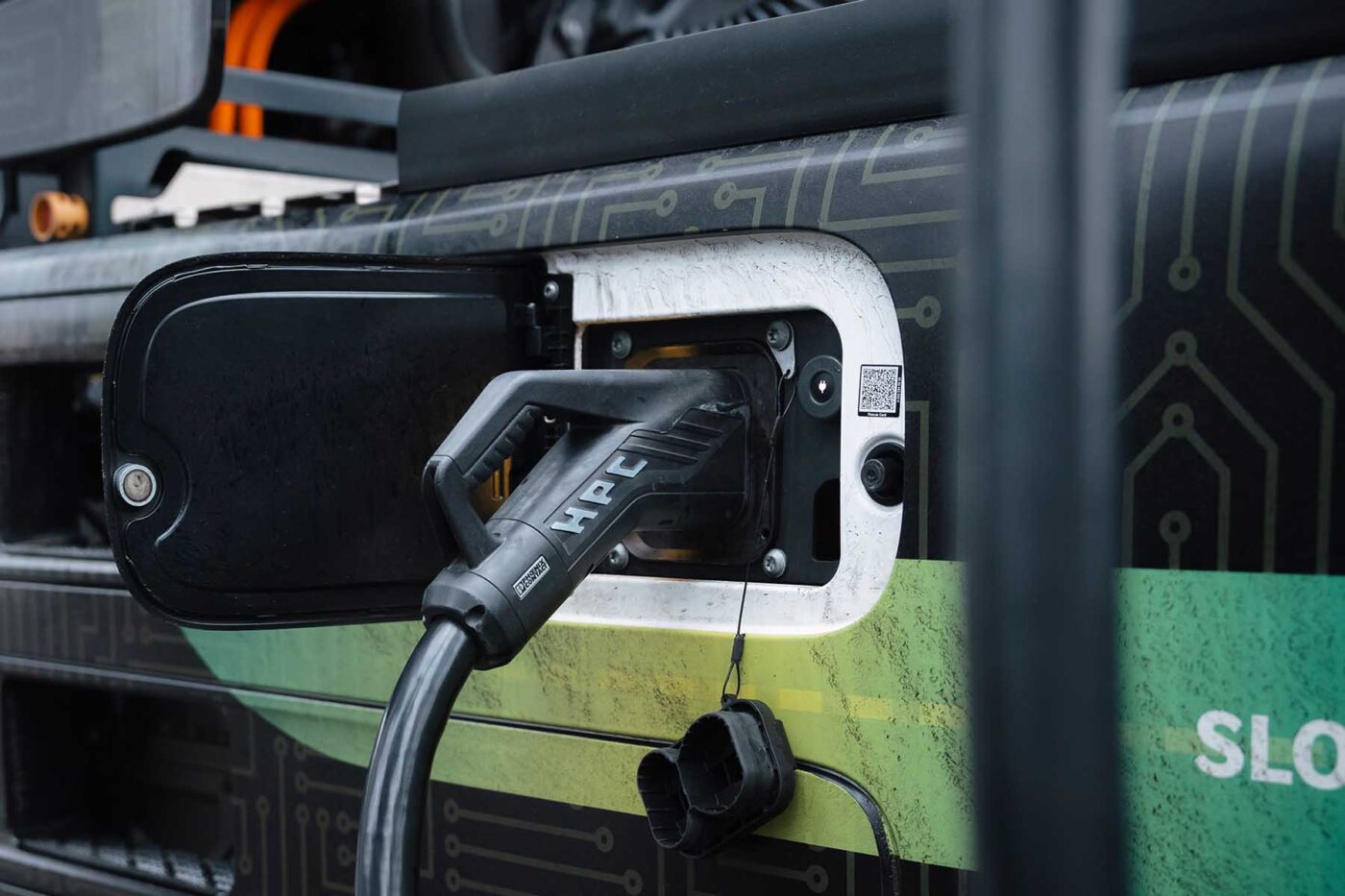 daimler truck mercedes benz eactros 600 winter testing e lkw electric truck ccs ladestation charging station 2025 01 min daimler truck mercedes benz eactros 600 winter testing e lkw electric truck ccs ladestation charging station 2025 01 min