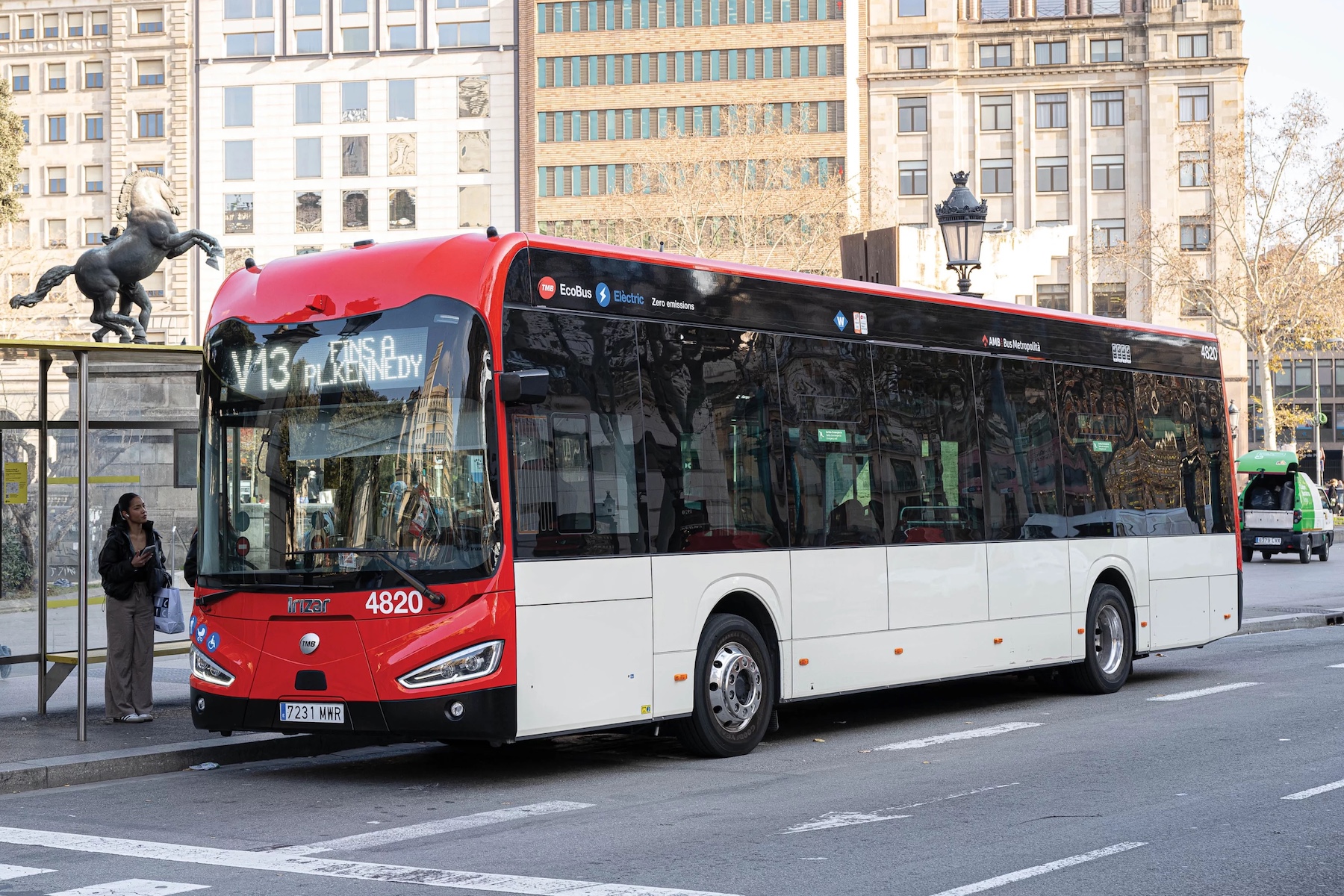 Barcelona's Electromobility Revolution: Irizar Delivers 7 Electric Buses to TMB