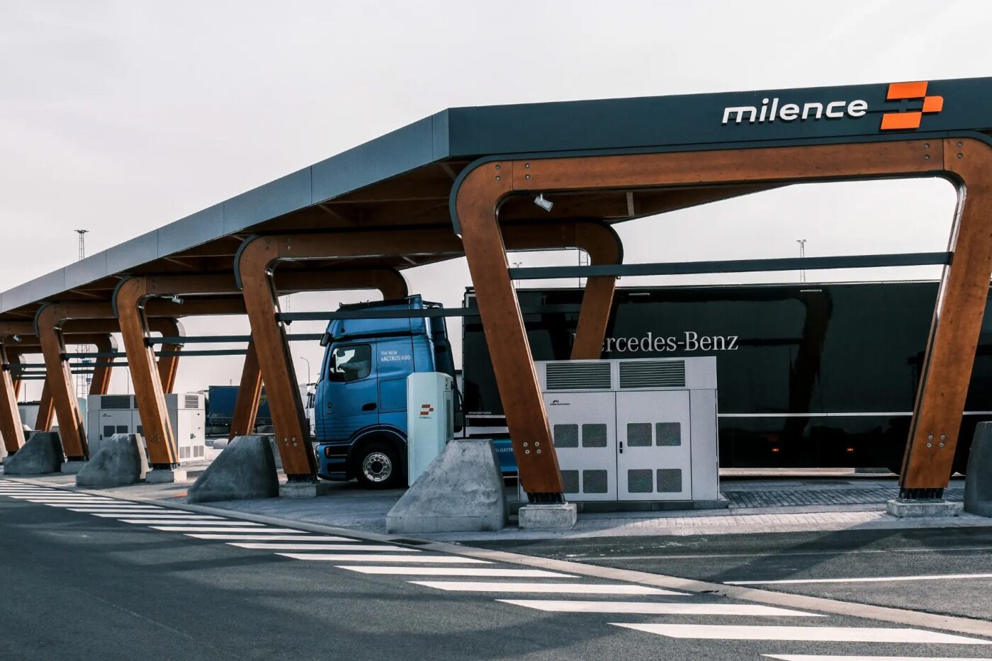 Milence power electronics mcs megawatt ladestation estación de carga e lkw camión eléctrico antwerpen min