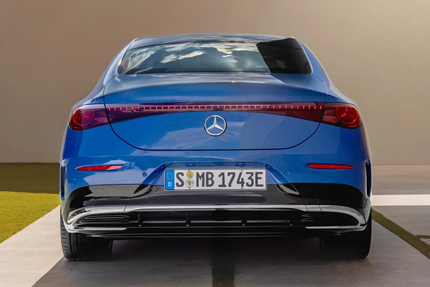 Mercedes-Benz CLA side view
