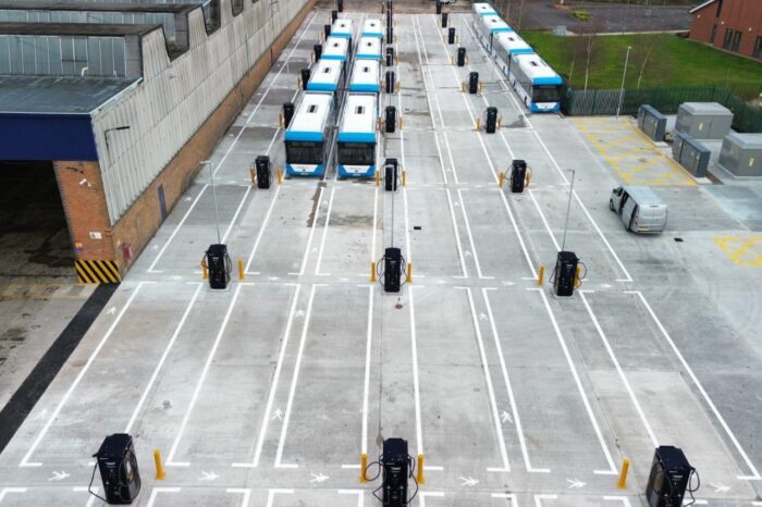 Una fotografía del nuevo centro de autobuses eléctricos de VEV y Stagecoach en Chesterfield, Reino Unido