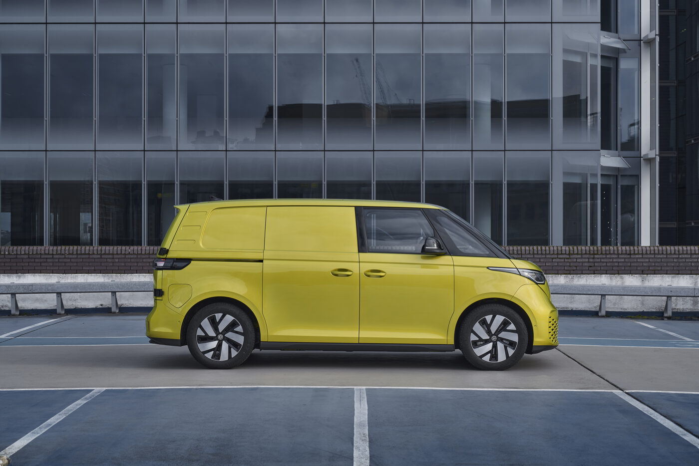 Volkswagen commercial vehicles idbuzz cargo 59kwh