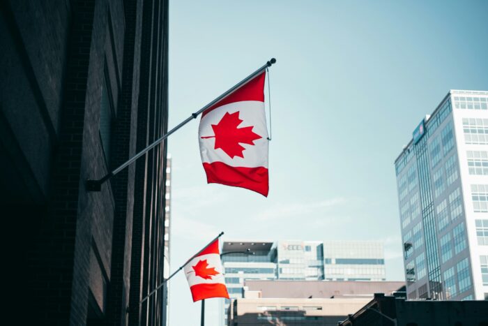 bandera de Canadá unsplash tom carnegie