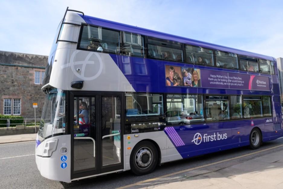 Primer autobús wrightbus escocés recortado