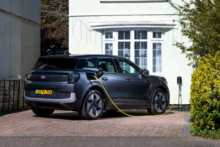 Ford explorer ladestation charging station wallbox uk grossbritannien min