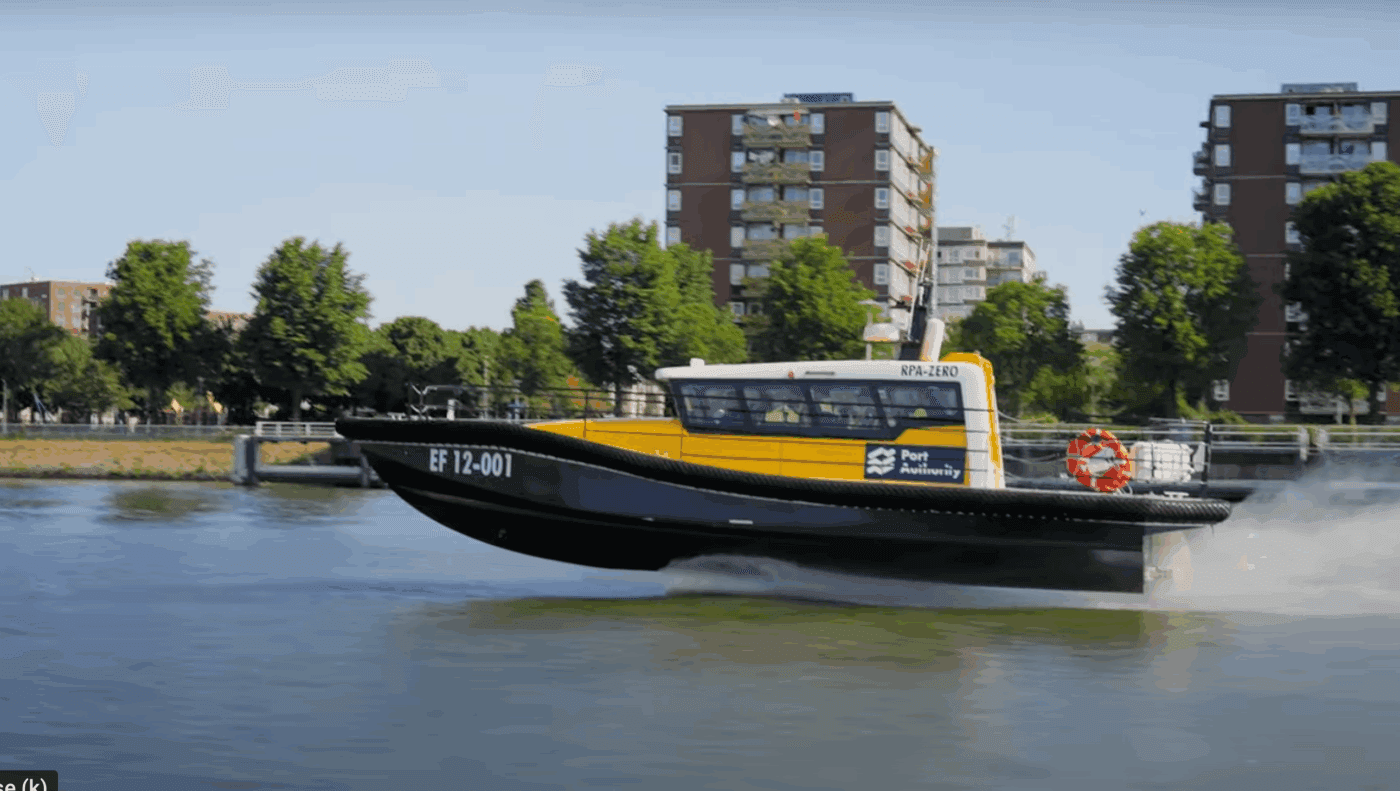 Barco de trabajo hidroala Artemis puerto de rotterdam