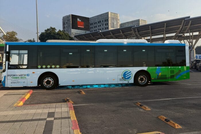 Electreon inductive charging electric bus