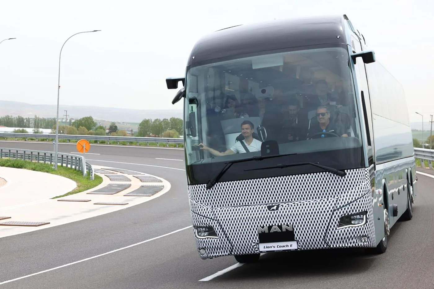 man lions coach 14e elektrobus autobús eléctrico 2025 04 min man lions coach 14e elektrobus autobús eléctrico 2025 04 min