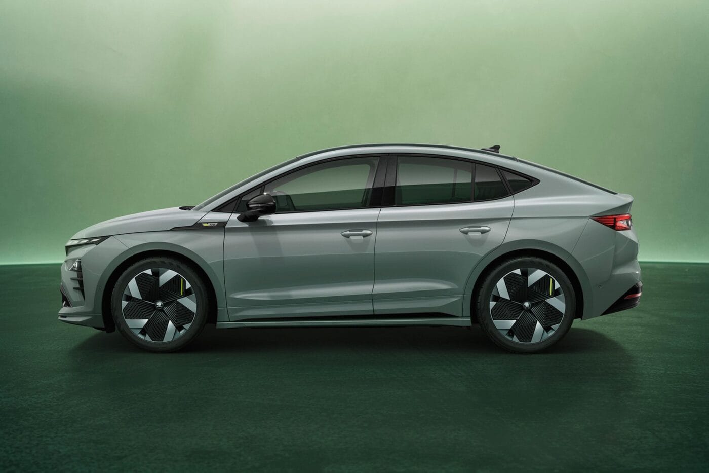 skoda enyaq coupe rs 2025 01 min skoda enyaq coupe rs 2025 01 min