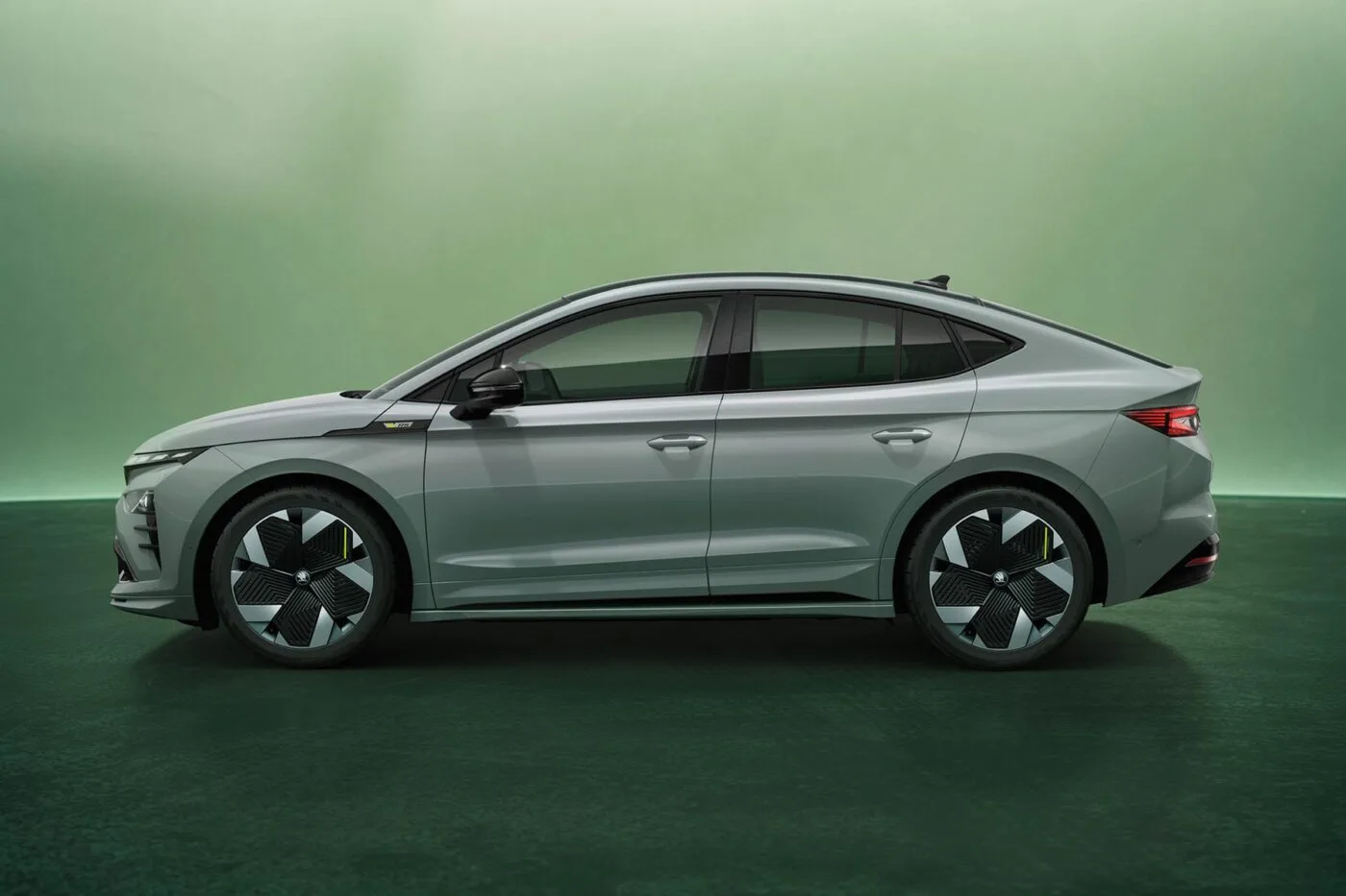 skoda enyaq coupe rs 2025 01 min skoda enyaq coupe rs 2025 01 min