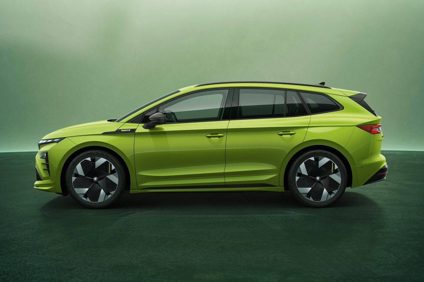 skoda enyaq rs 2025 01 min skoda enyaq rs 2025 01 min