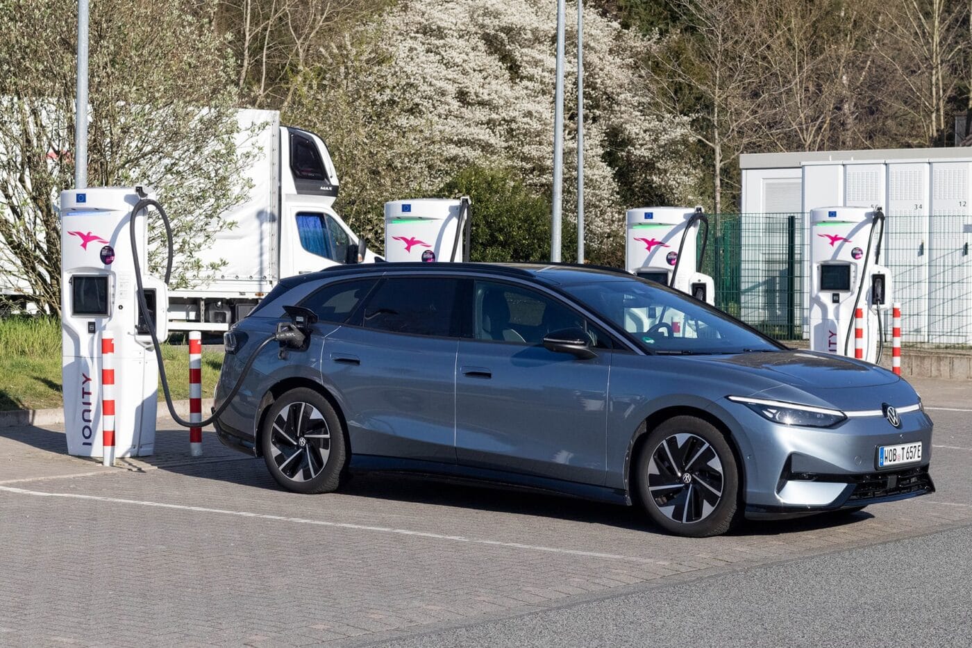 volkswagen id7 tourer pro s fahrbericht daniel boennighausen ladestation estación de carga ionity 2025 01 min volkswagen id7 tourer pro s fahrbericht daniel boennighausen ladestation estación de carga ionity 2025 01 min