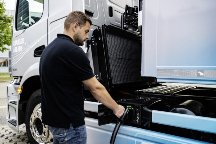 Daimler truck charging cropped