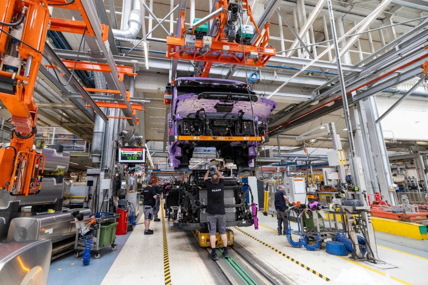 man etruck etgx e lkw electric truck produktion production 2025 03 min man etruck etgx e lkw electric truck produktion production 2025 03 min