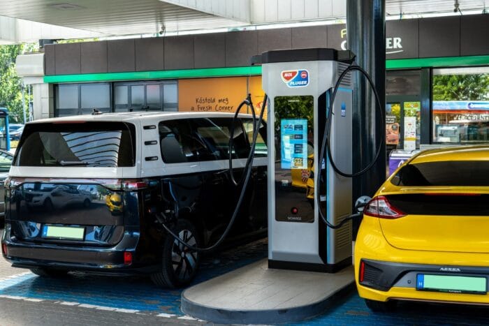 Mol plugee ladestation estación de carga ungarn hungary min