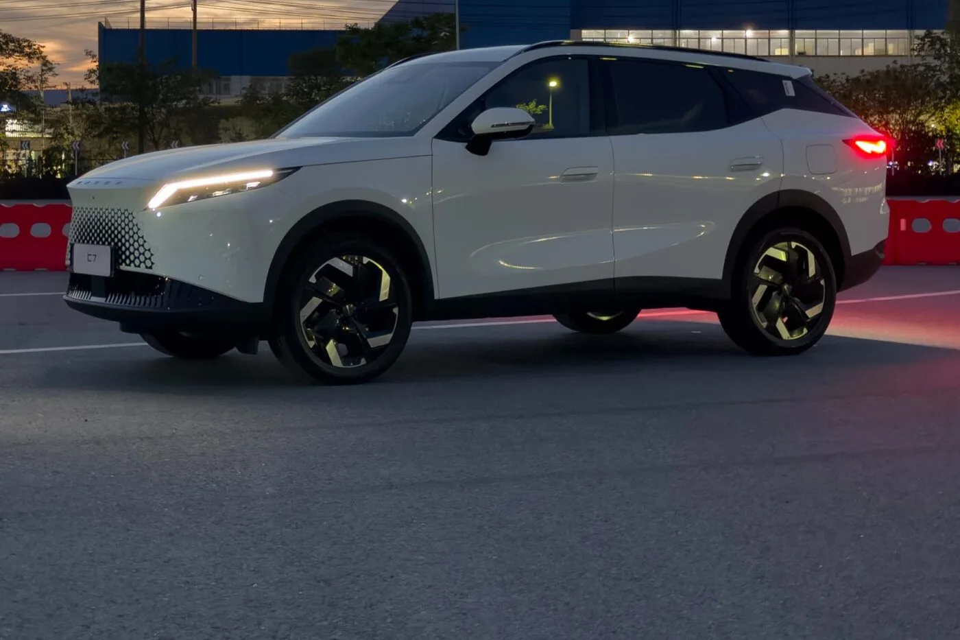 Omoda fahrbericht hintergrund fondo