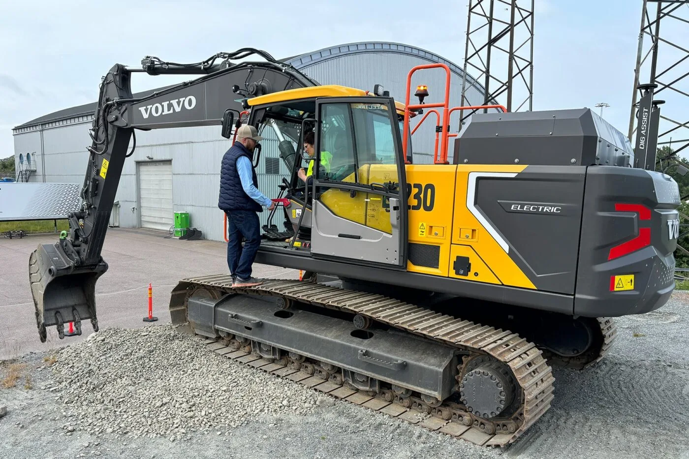 volvo construction equipment volvo ec230 electric bagger excavator 2025 01 min volvo construction equipment volvo ec230 electric bagger excavator 2025 01 min