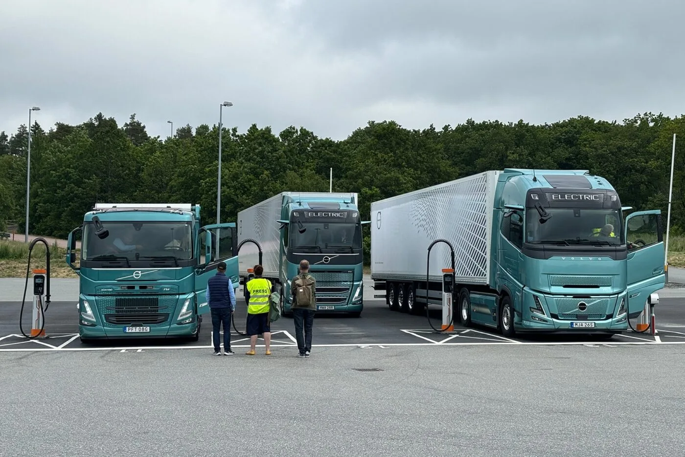 volvo trucks e lkw electric truck kempower ladestation charging station schweden sweden 2025 01 min volvo trucks e lkw electric truck kempower ladestation charging station schweden sweden 2025 01 min