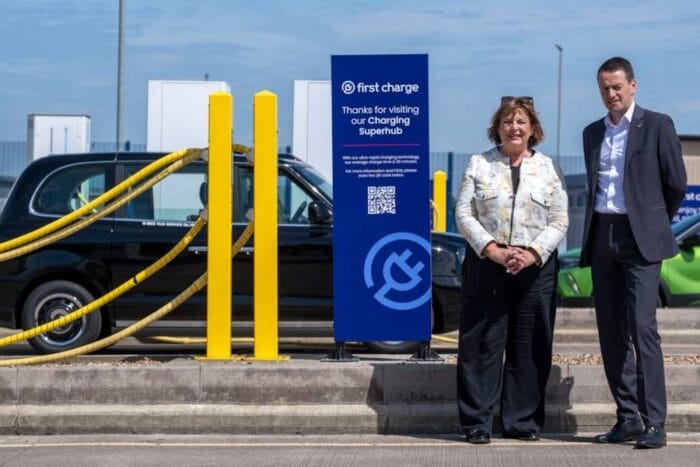 Primer centro de recarga de autobuses del Reino Unido