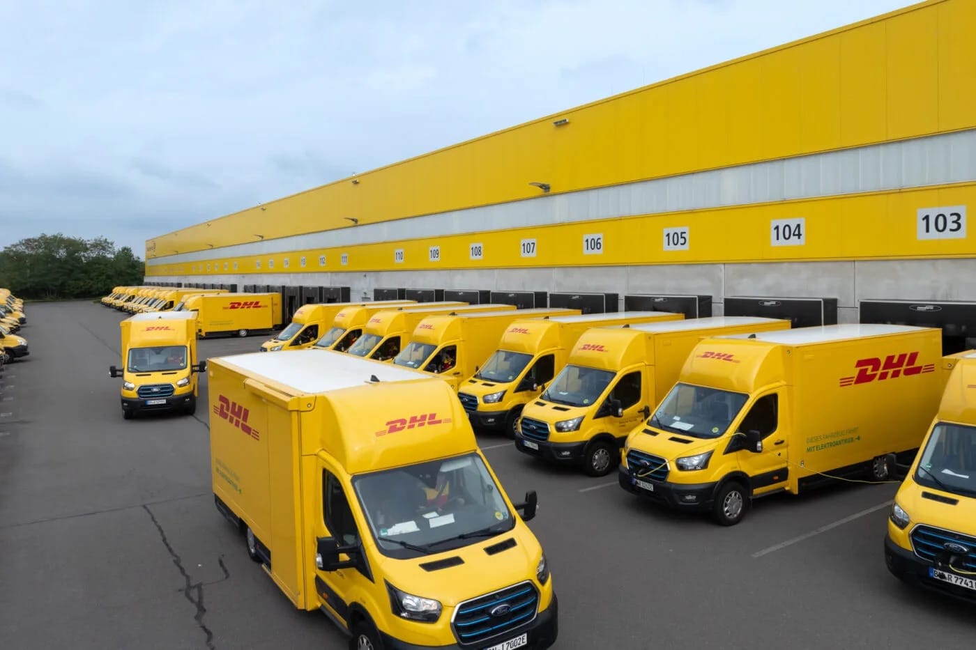 Ford pro dhl e transit
