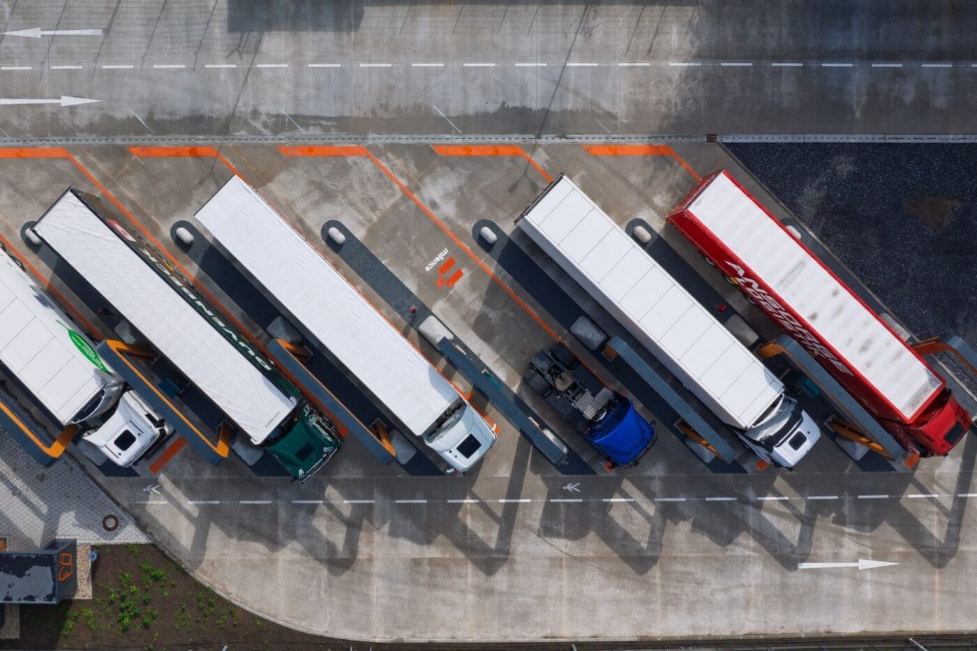 milence ladestation charging station e lkw electric trucks recklinghausen 2025 01 min milence ladestation charging station e lkw electric trucks recklinghausen 2025 01 min