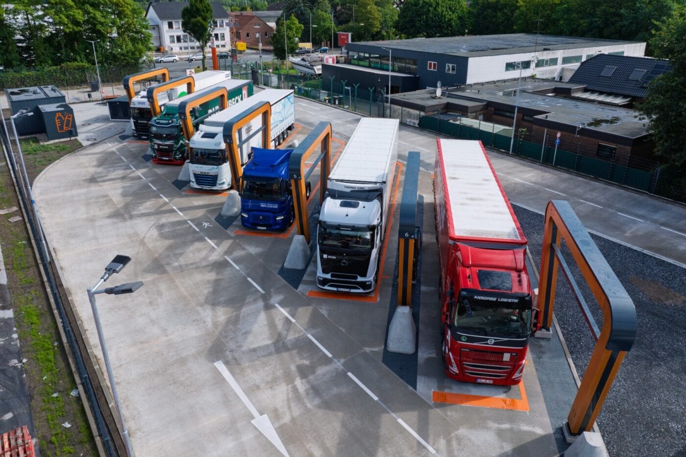 milence ladestation charging station e lkw electric trucks recklinghausen 2025 03 min milence ladestation charging station e lkw electric trucks recklinghausen 2025 03 min