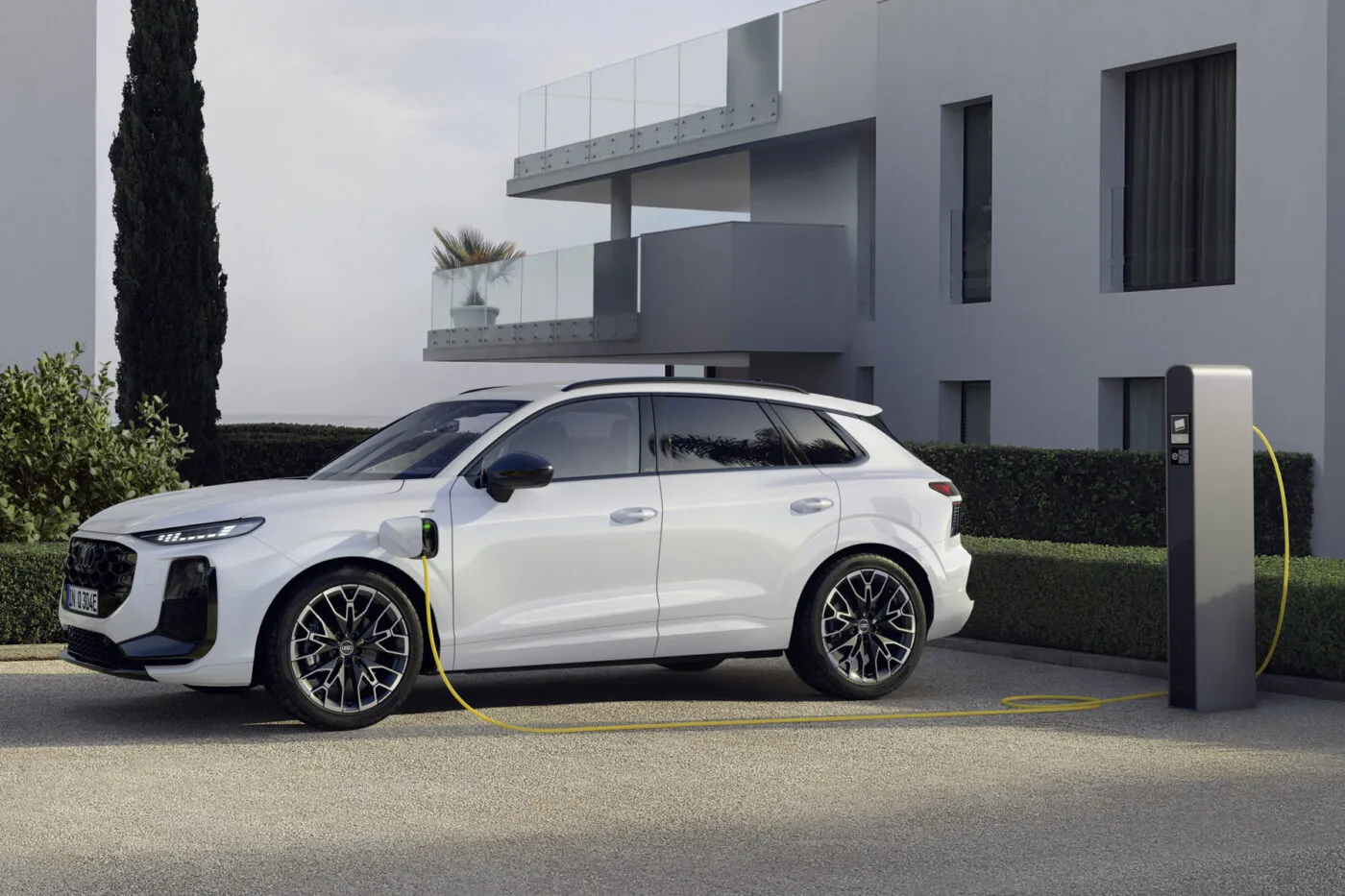 audi-q3-e-hybrid-phev-2025-1-1400x933.jp