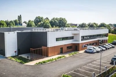 Hangcha manitou joint venture forklift batteries france le mans