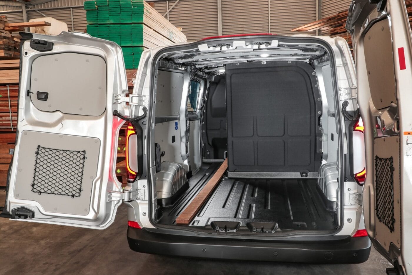 volkswagen transporter l trennwand 2025 03 min volkswagen transporter l trennwand 2025 03 min