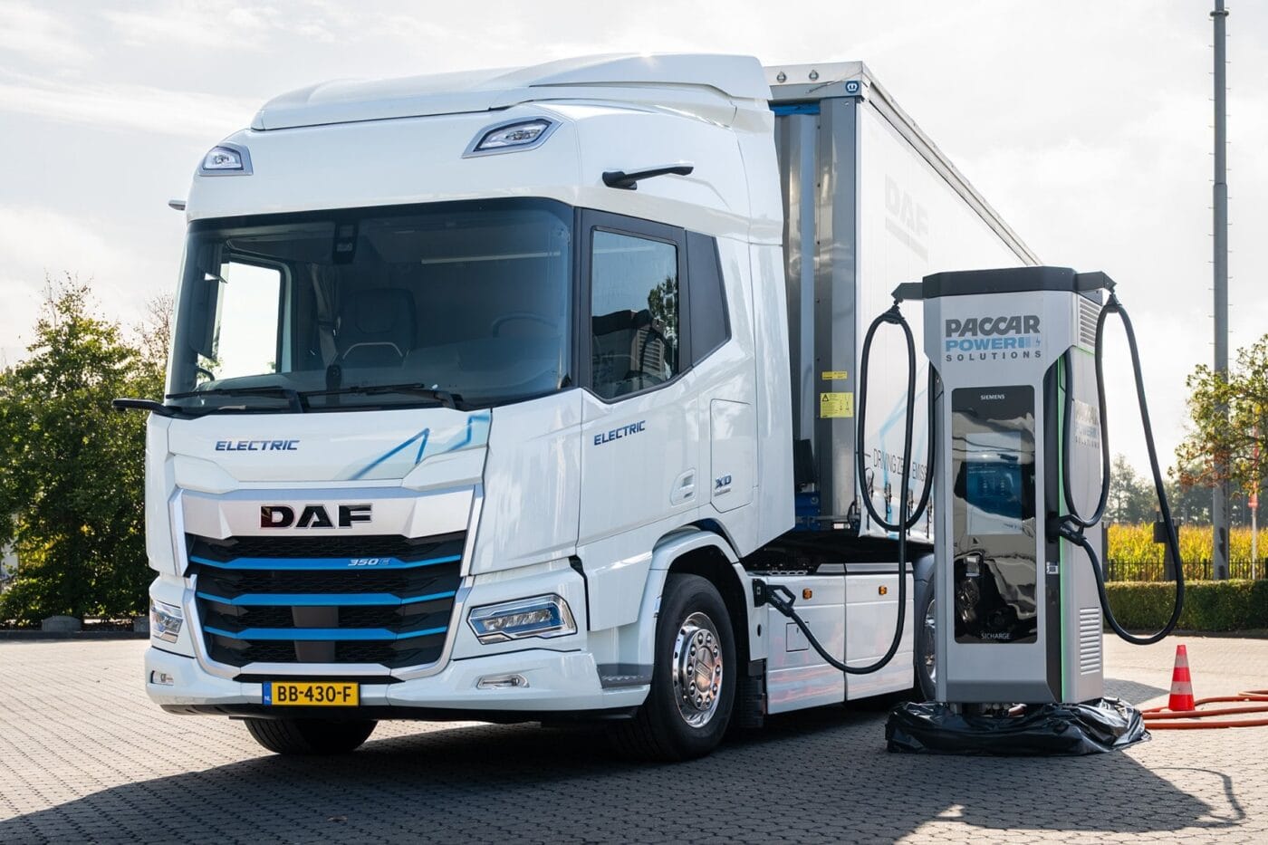 daf xd electric e lkw electric truck paccar power solutions ladestation charging station 2025 02 min daf xd electric e lkw electric truck paccar power solutions ladestation charging station 2025 02 min