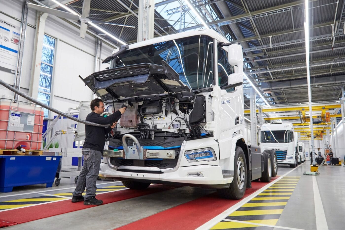 daf xd electric e lkw electric truck produktion production 2025 02 min daf xd electric e lkw electric truck produktion production 2025 02 min