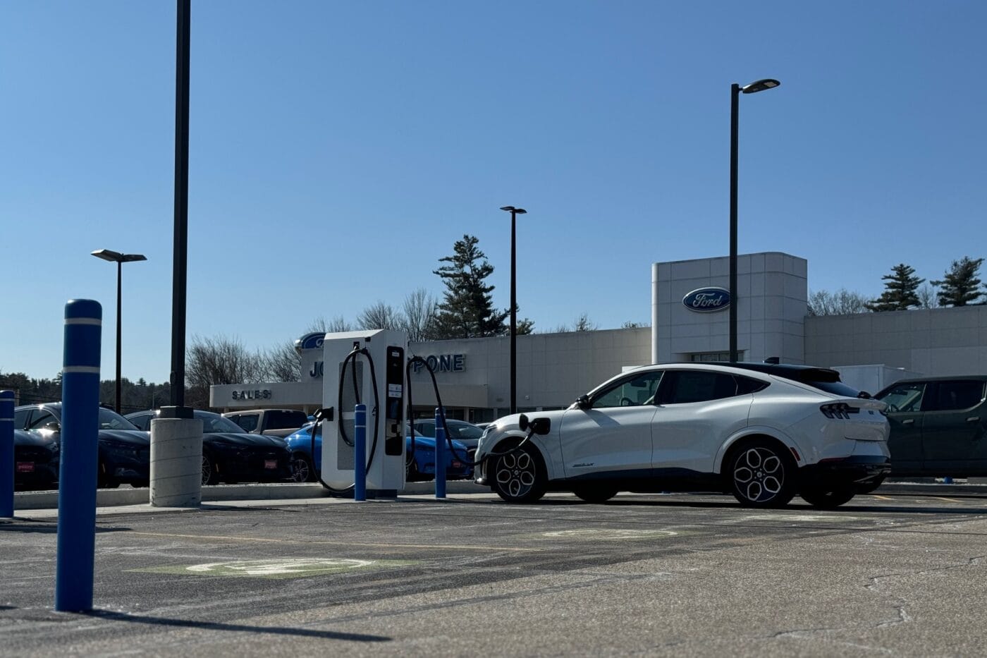 Fordcharge usa mache estaciones de recarga dc hpc recortada