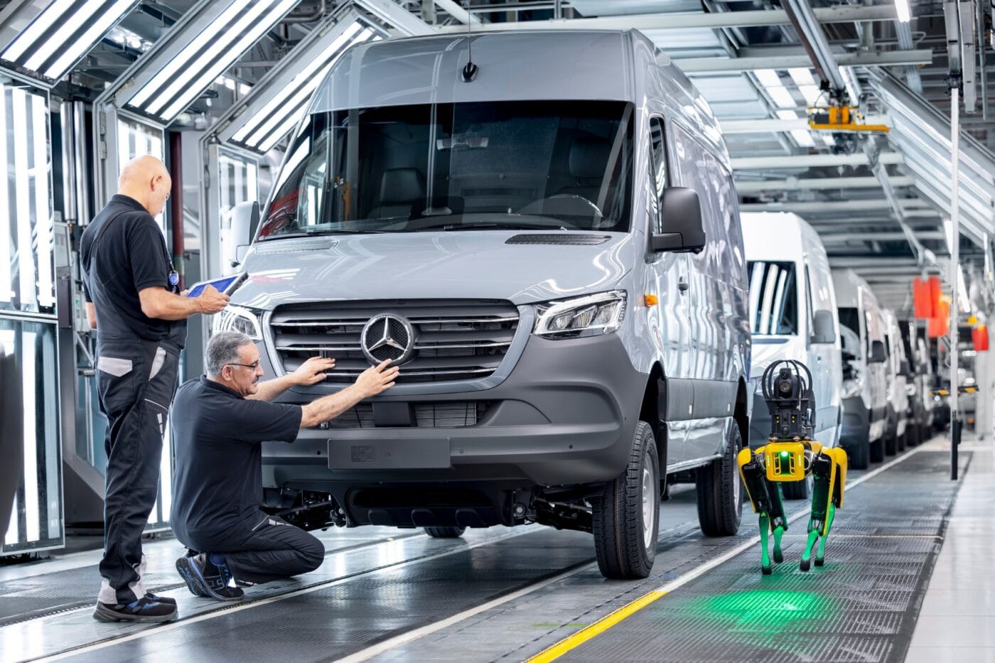 mercedes benz robo dog drone dusseldorf 03 mercedes benz robo dog drone dusseldorf 03