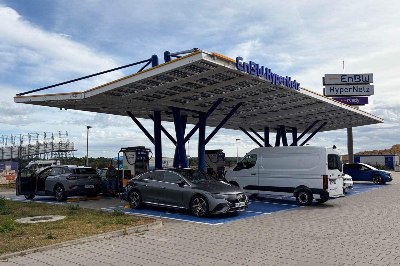 nissan interstar e fahrbericht 2025 01 enbw ladestation charging station min Nissan interstar e fahrbericht enbw ladestation charging station min