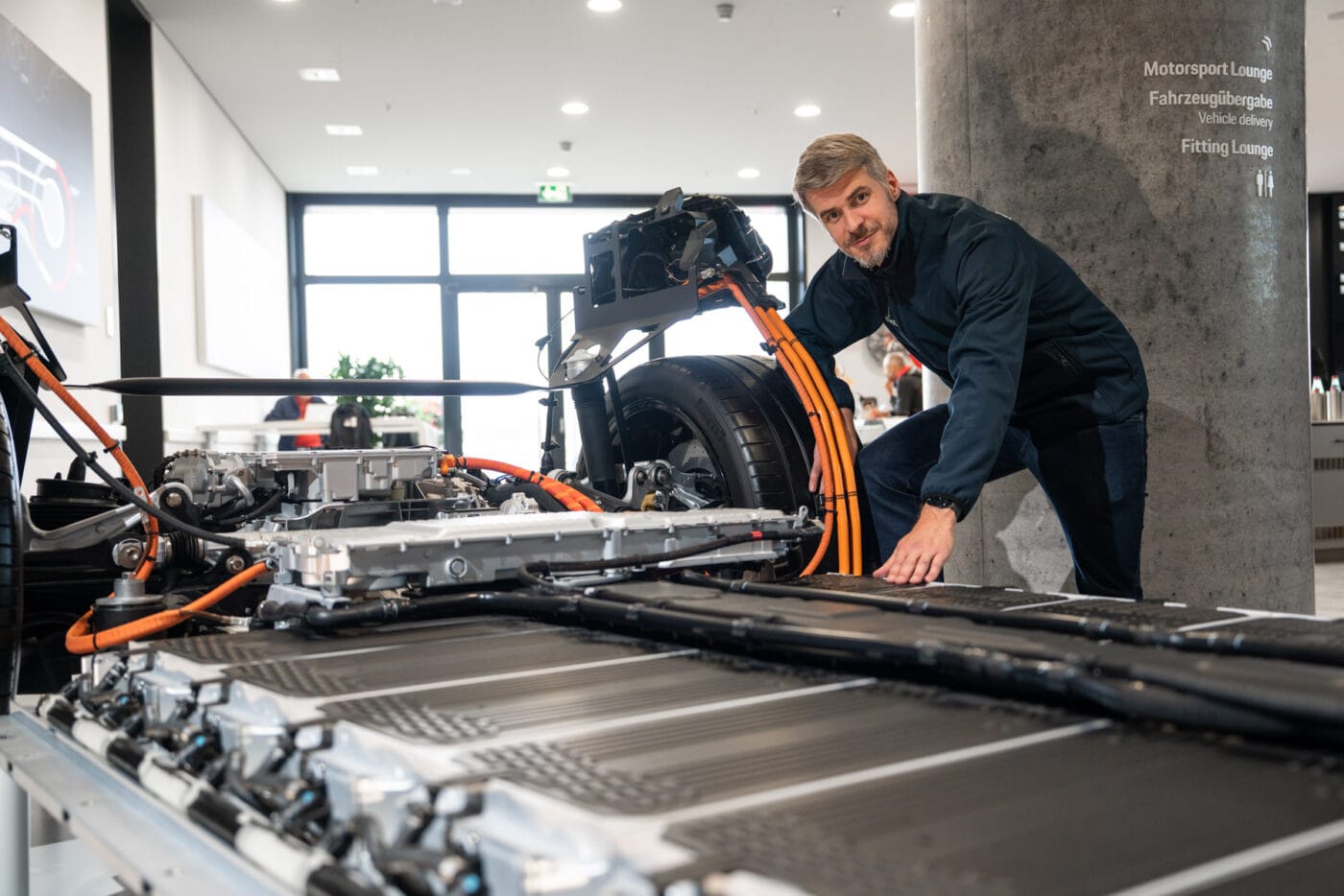 porsche cayenne tech workshop batterie battery 2025 1 porsche cayenne tech workshop batterie battery 2025 1