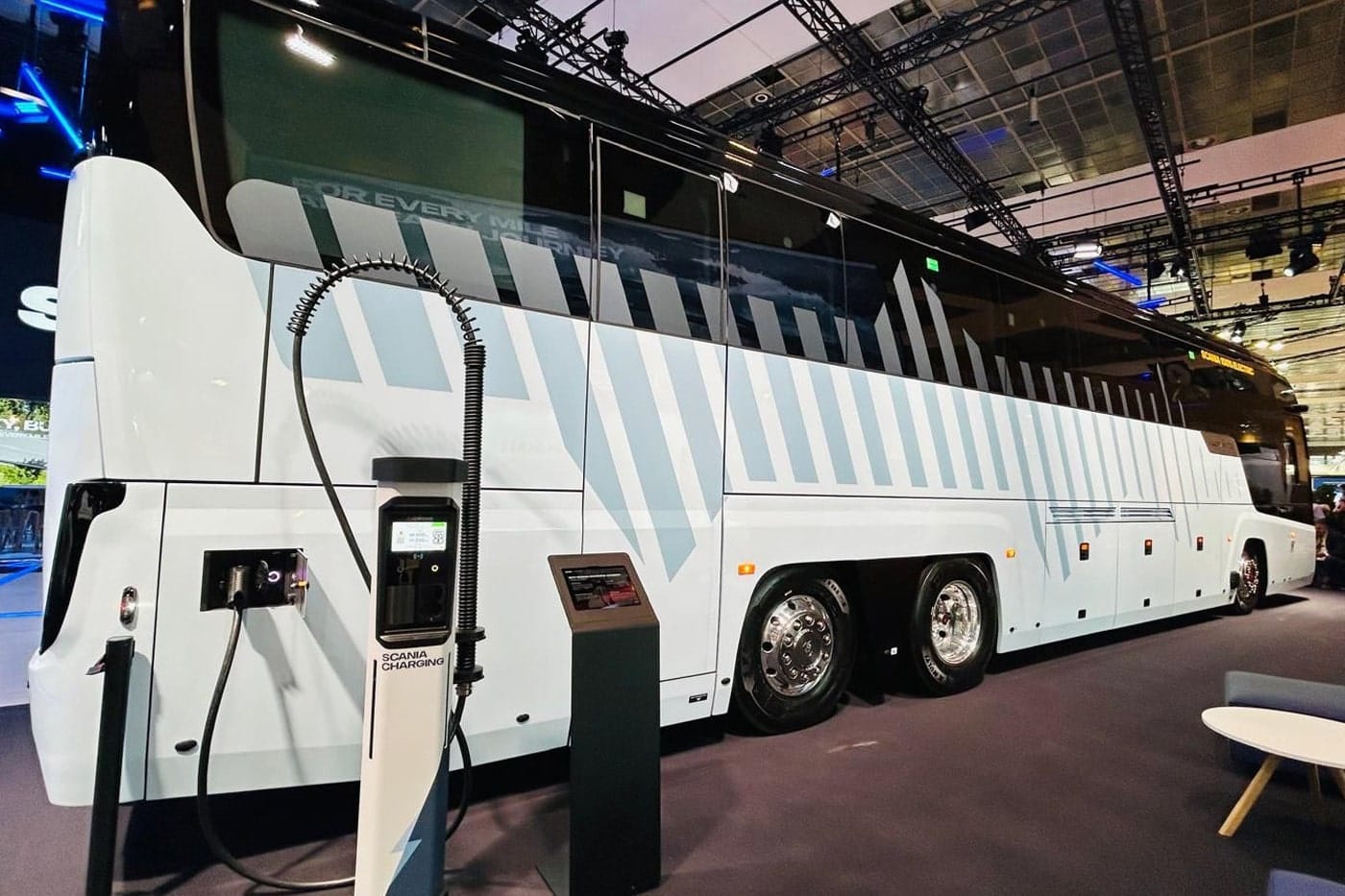 caetanobus elevante elektrobus electric bus 2025 01 min Caetanobus elevante elektrobus electric bus min