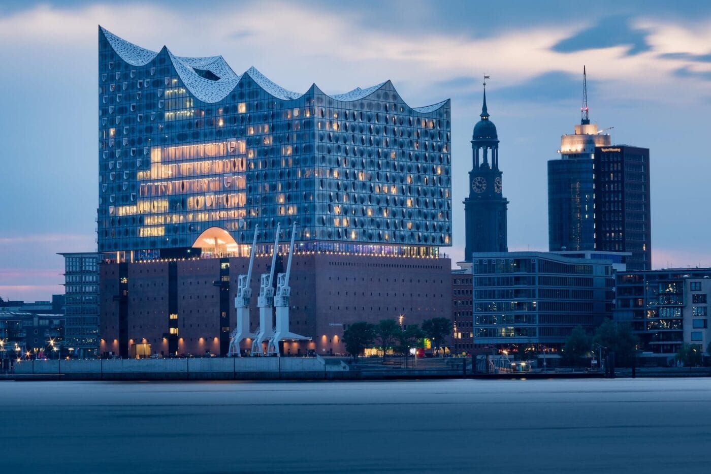 Hamburg skyline elbphilharmonie pixabay