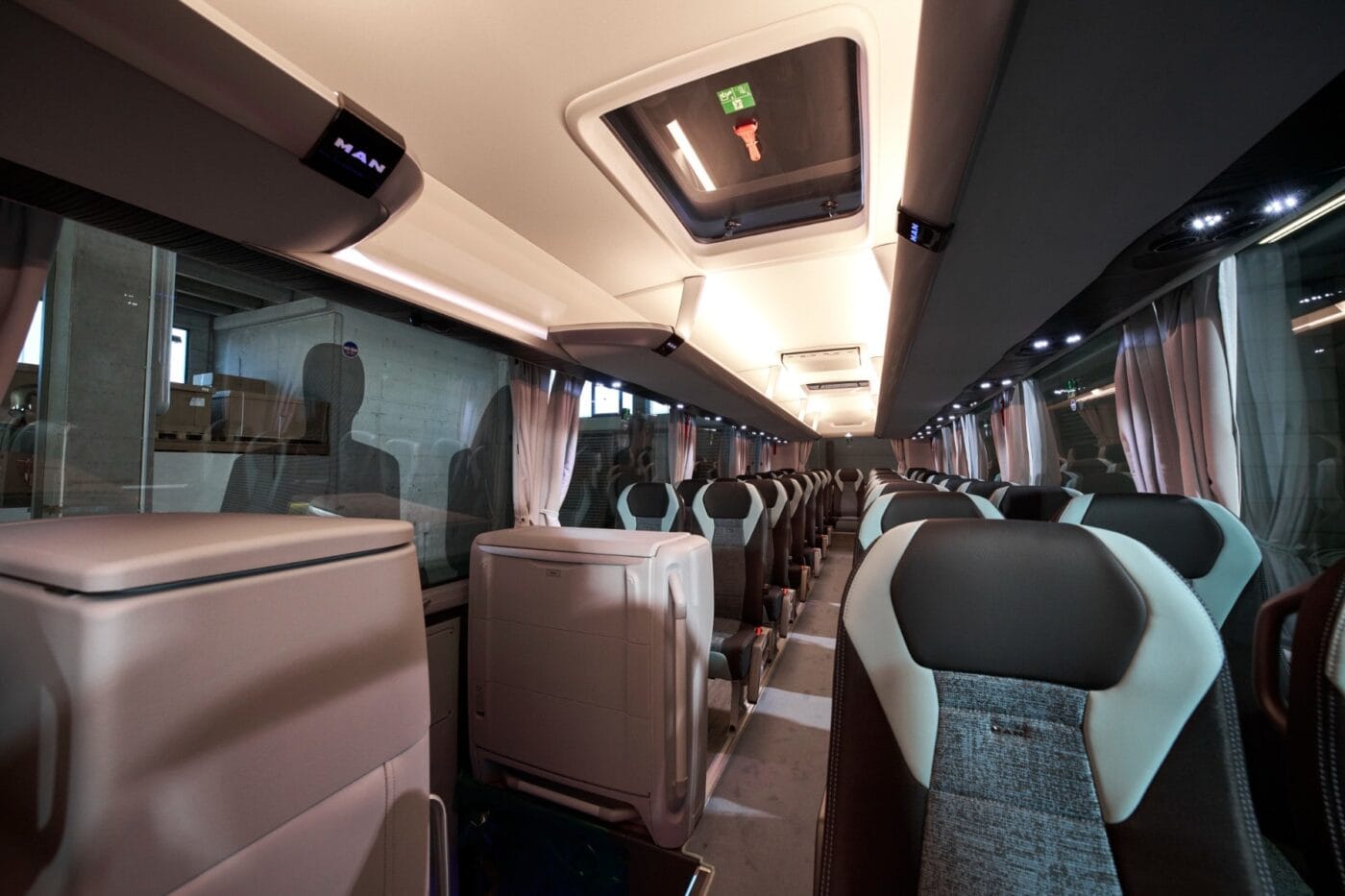 man lions coach e elektrobus electric bus 2025 02 min Man lions coach e elektrobus electric bus min