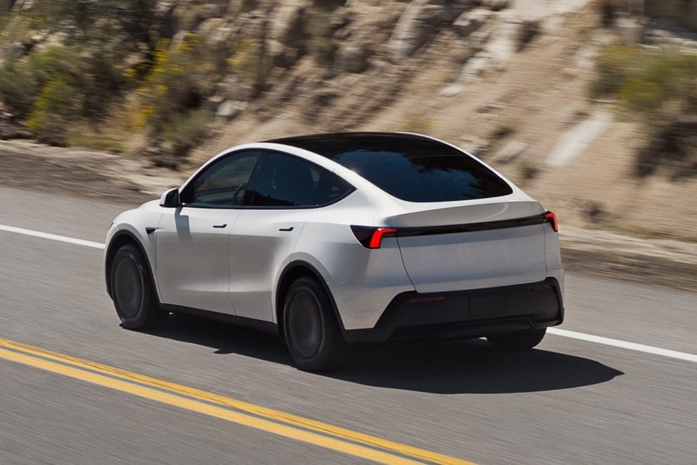 tesla model y standard 2025 09 min Tesla modelo y estándar min