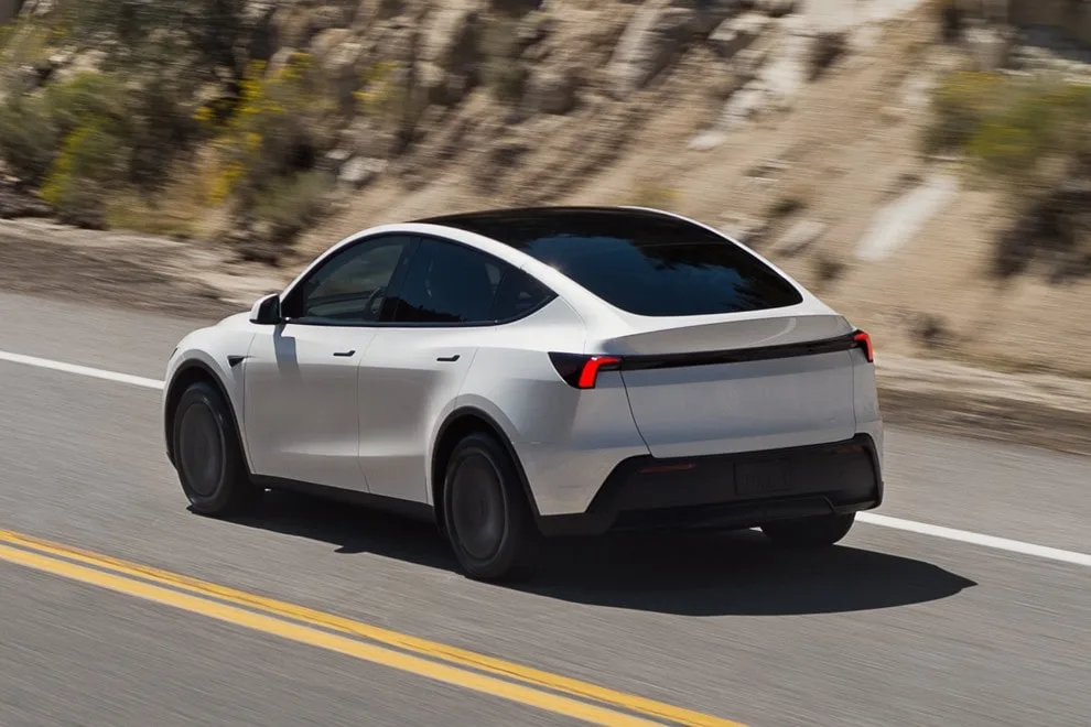 tesla-model-y-standard-2025-09-min.jpeg.