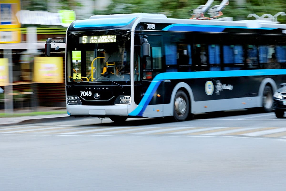 Yutong elektrobus autobús eléctrico hintergrund fondo min