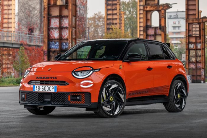 Abarth 600e competizione min