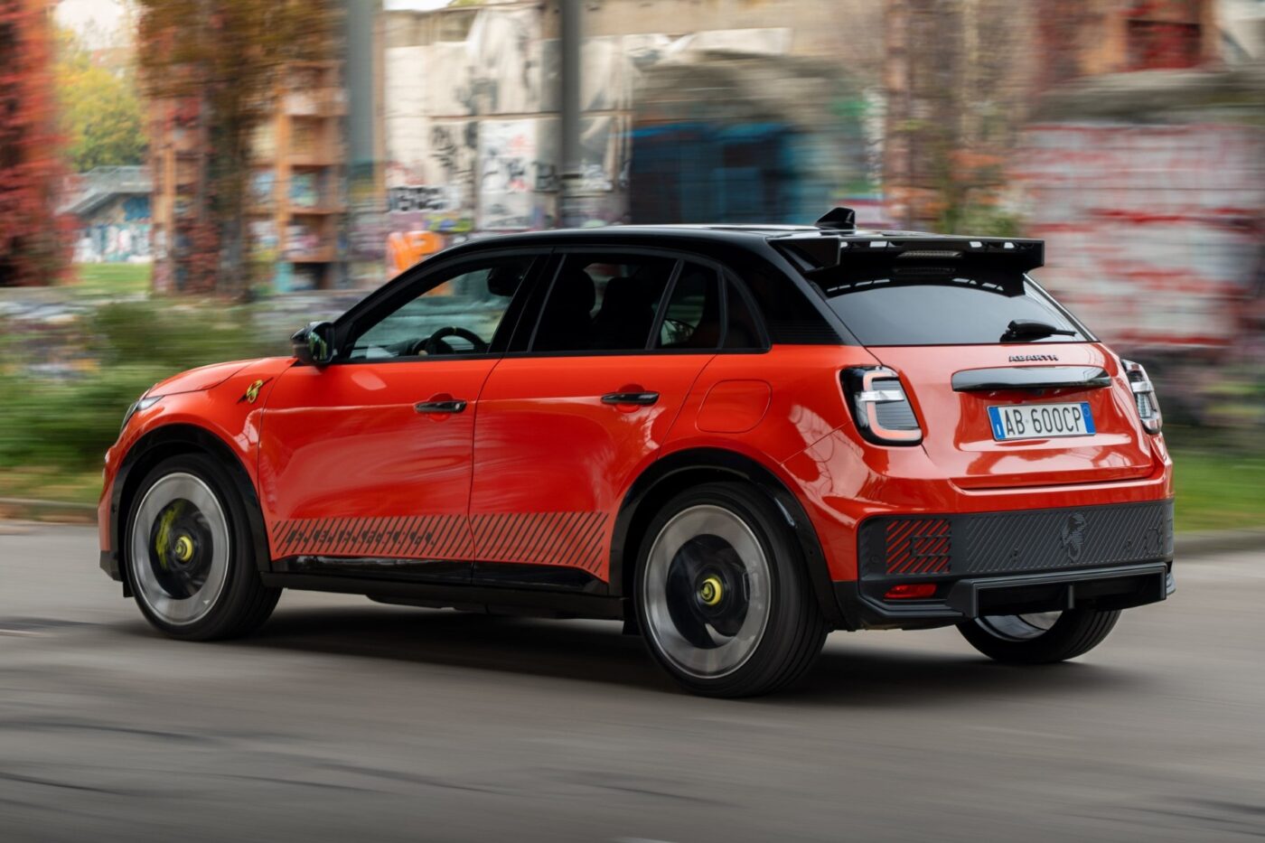 Abarth 600e competizione min