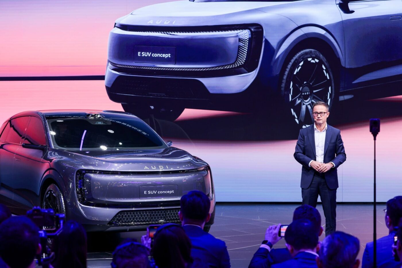 audi e suv 5 cropped Audi e suv cropped