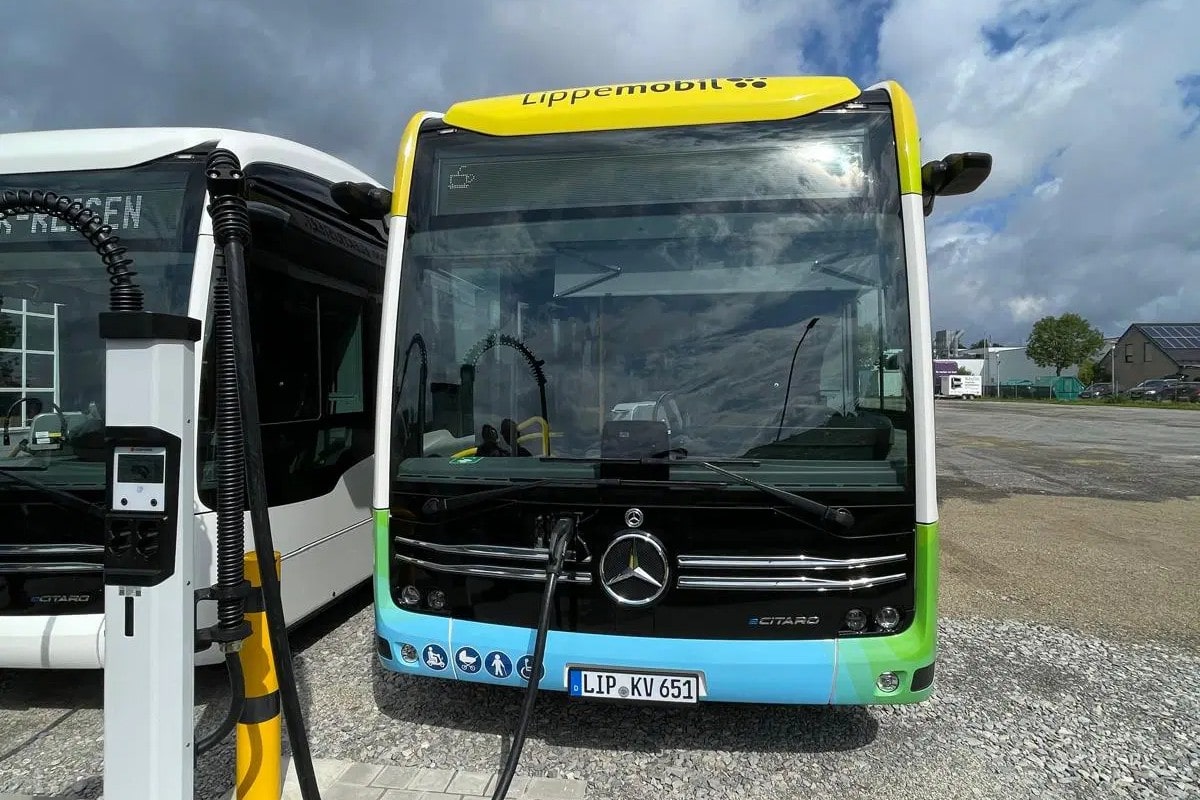 daimler autobuses mercedes benz ecitaro elektrobus autobús eléctrico kvg lippe kempower ladestation estación de carga 2025 03 min Daimler autobuses mercedes benz ecitaro elektrobus autobús eléctrico kvg lippe kempower ladestation estación de carga min