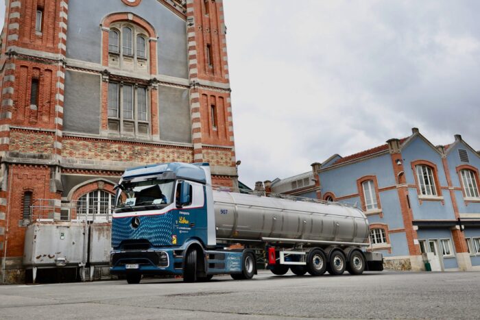 Daimler camiones transportes lebrun camiones eléctricos eactros bodega