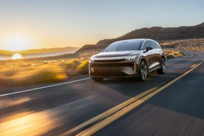 Recortado de turismo de gravedad lúcido