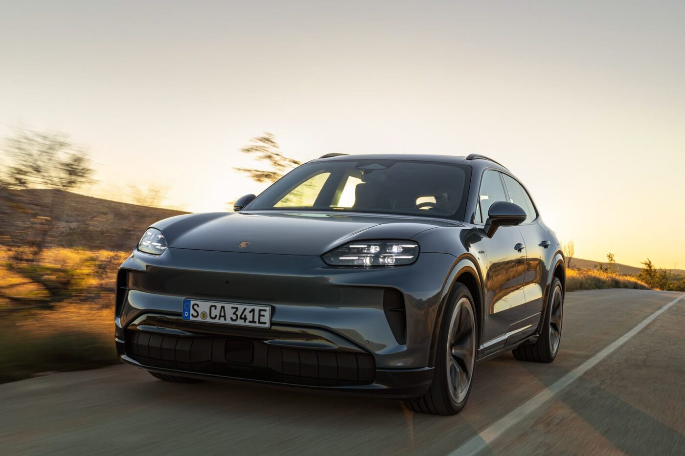 Porsche cayenne electric e4 premiere