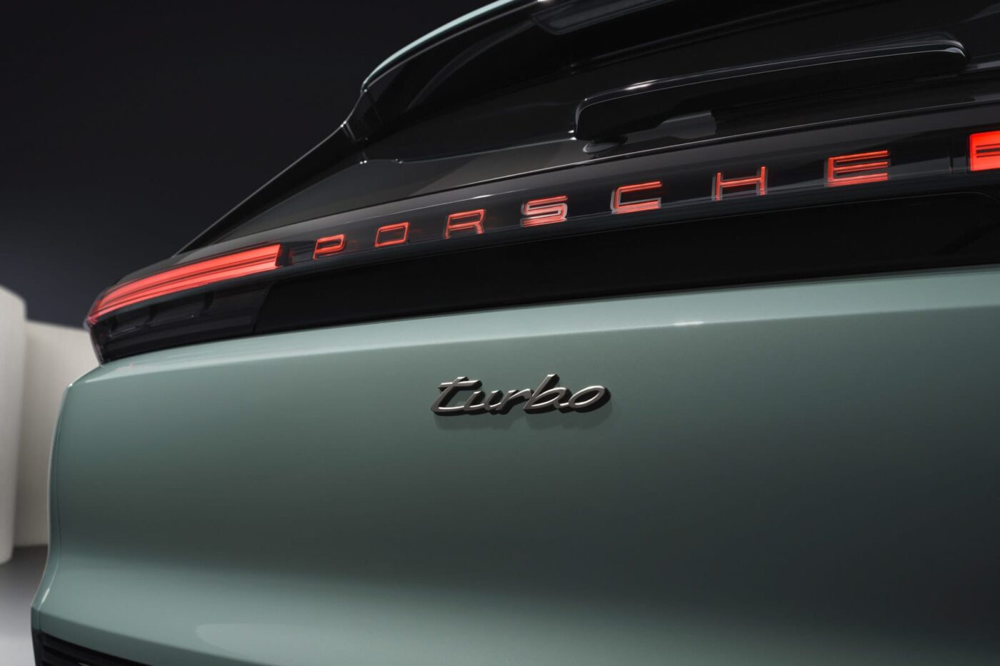 Porsche cayenne electric e4 weltpremiere