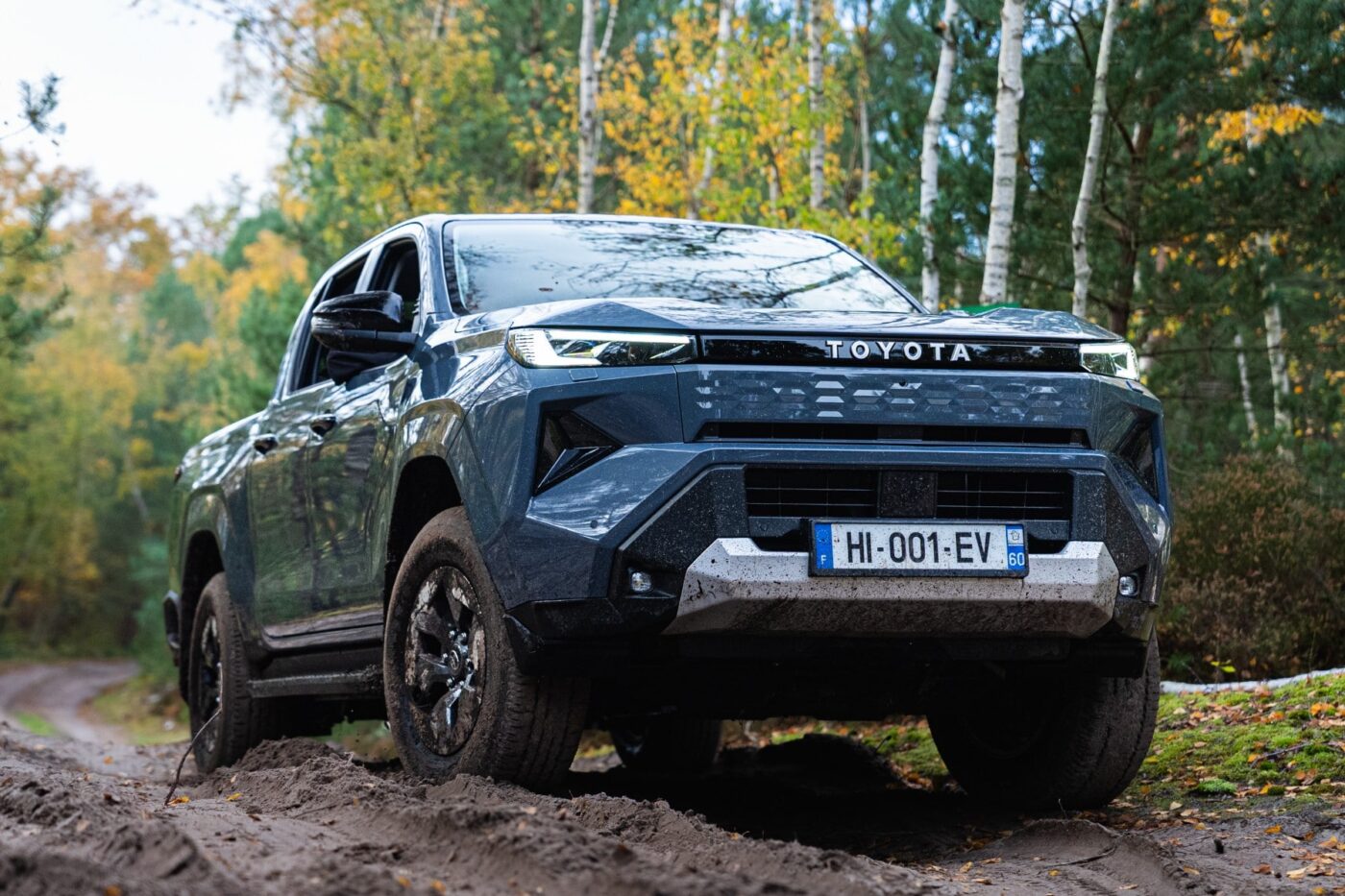 Toyota hilux bev min